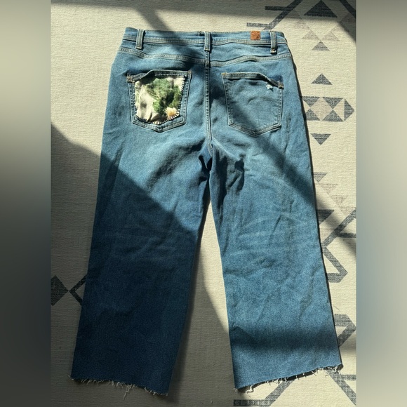 Customized Patchwork/Embroidered Jeans - Picture 10 of 10